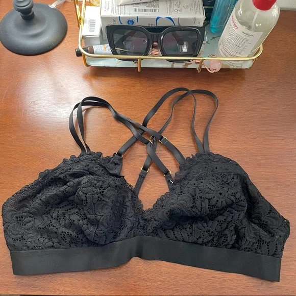 New W/O tags Aerie lace bralette cross cross back size large women’s